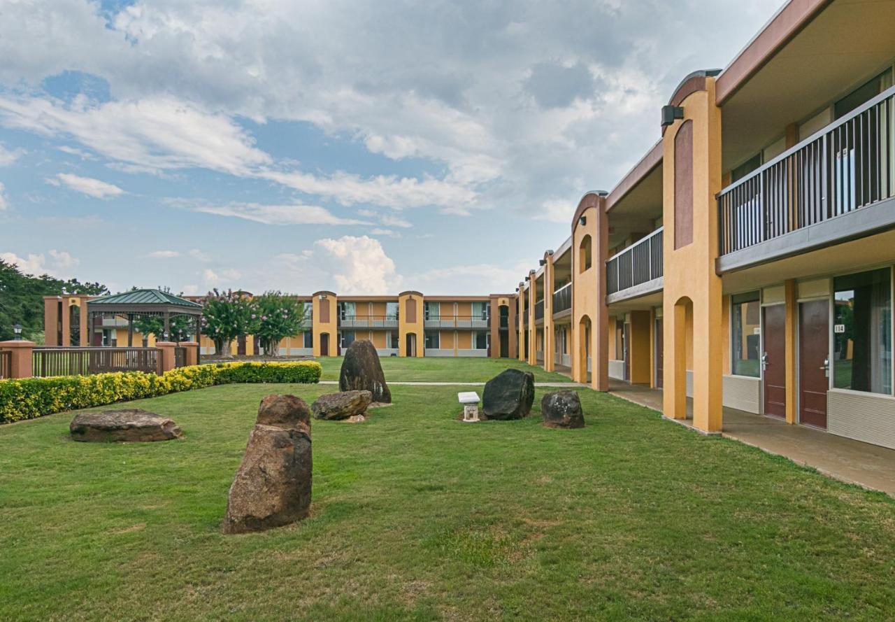 Red Roof Inn Форсайт Экстерьер фото