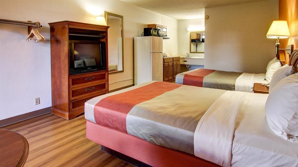 Red Roof Inn Форсайт Экстерьер фото