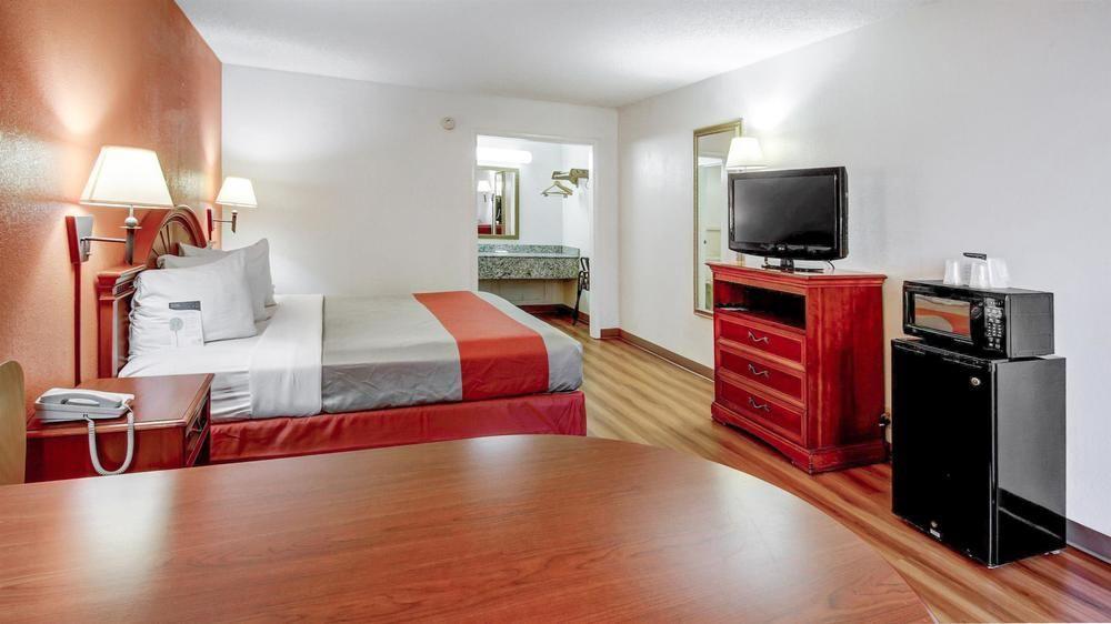 Red Roof Inn Форсайт Экстерьер фото
