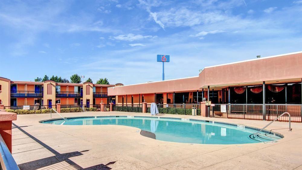 Red Roof Inn Форсайт Экстерьер фото