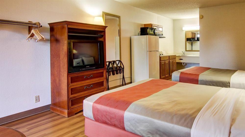 Red Roof Inn Форсайт Экстерьер фото