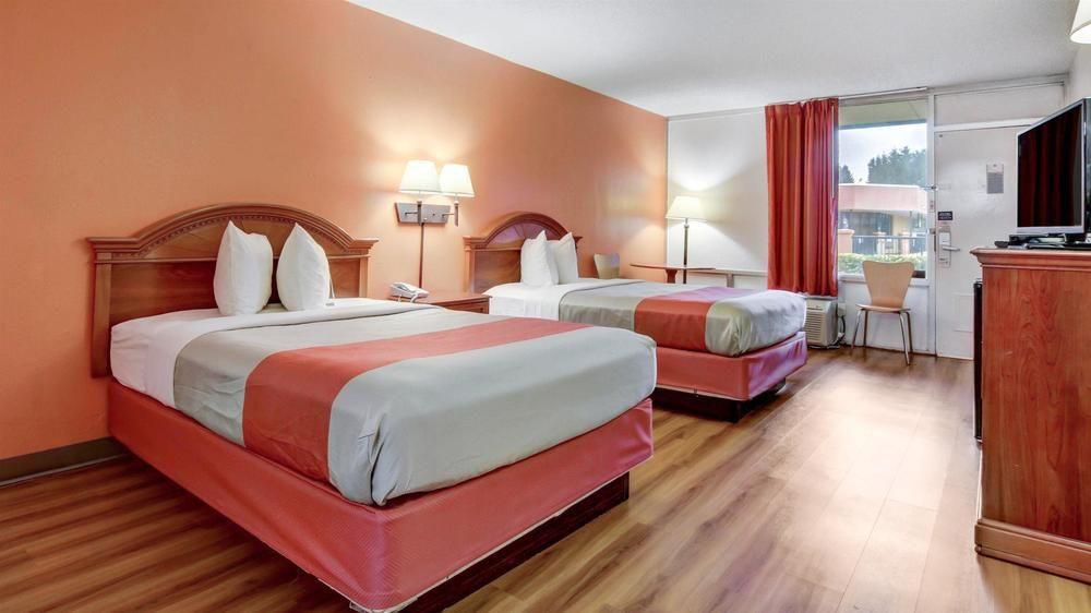 Red Roof Inn Форсайт Экстерьер фото