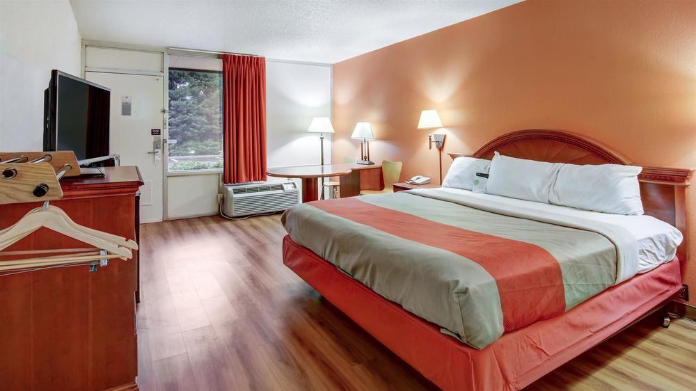 Red Roof Inn Форсайт Экстерьер фото
